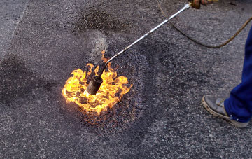 Coat flat roofing repairs